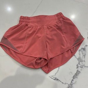lulu lemon hotty hot shorts (SIZE 0) 2.5”